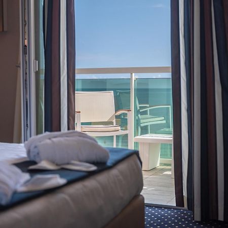 Hotel Anthony Lido di Jesolo Bagian luar foto