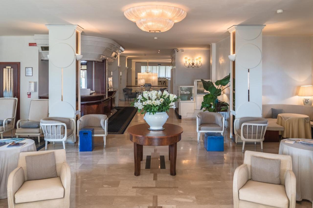 Hotel Anthony Lido di Jesolo Bagian luar foto
