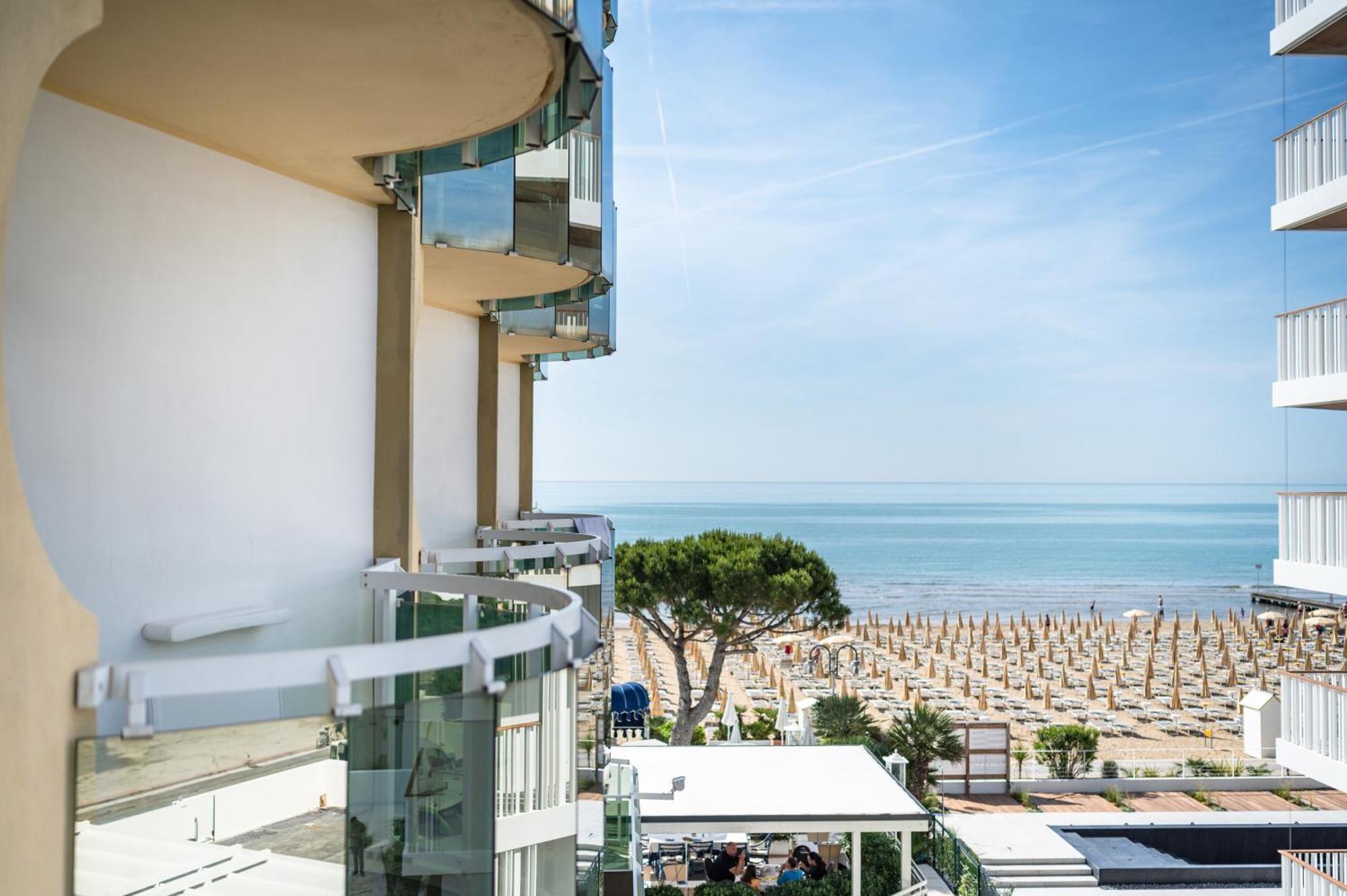 Hotel Anthony Lido di Jesolo Bagian luar foto