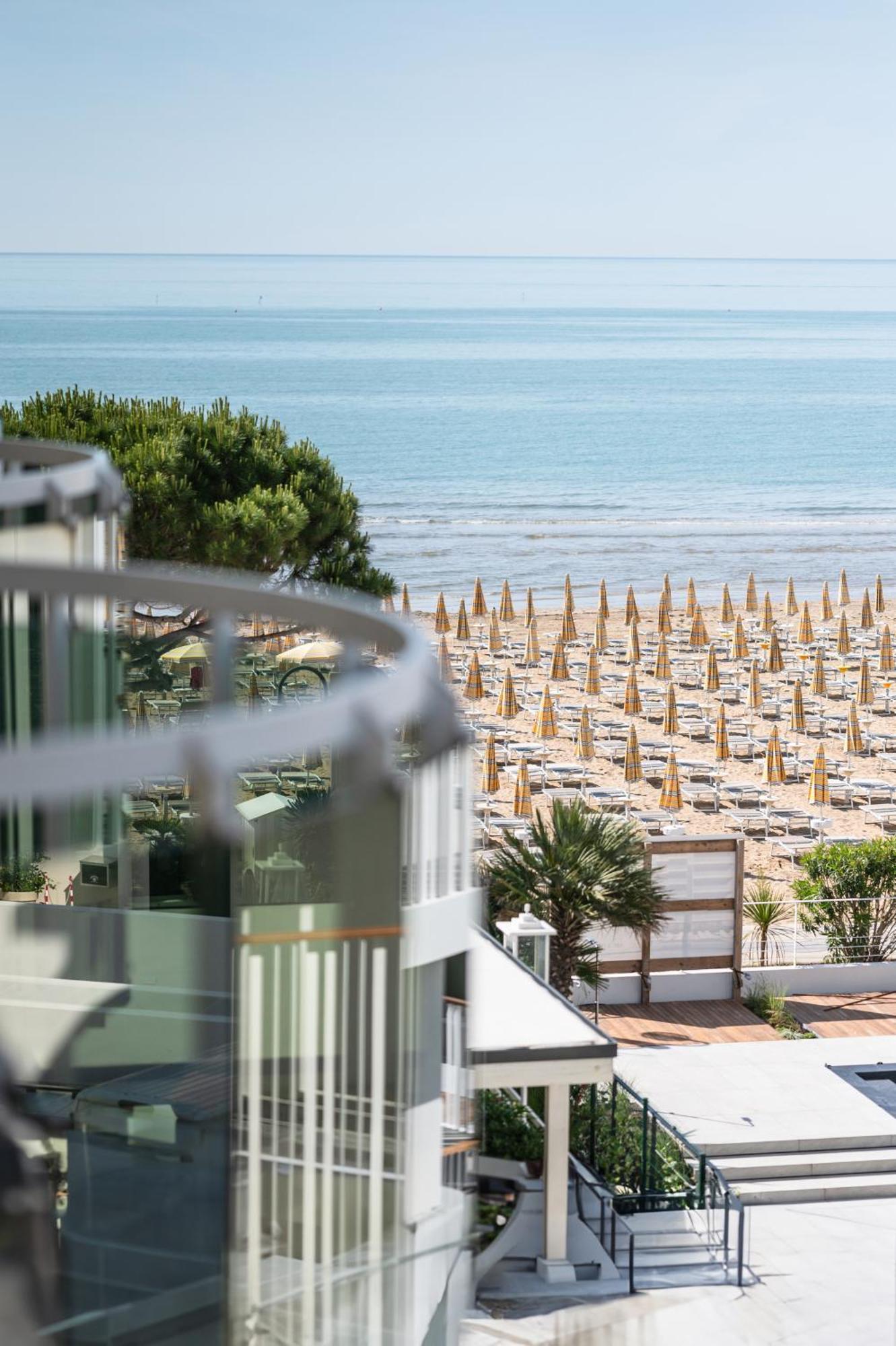 Hotel Anthony Lido di Jesolo Bagian luar foto