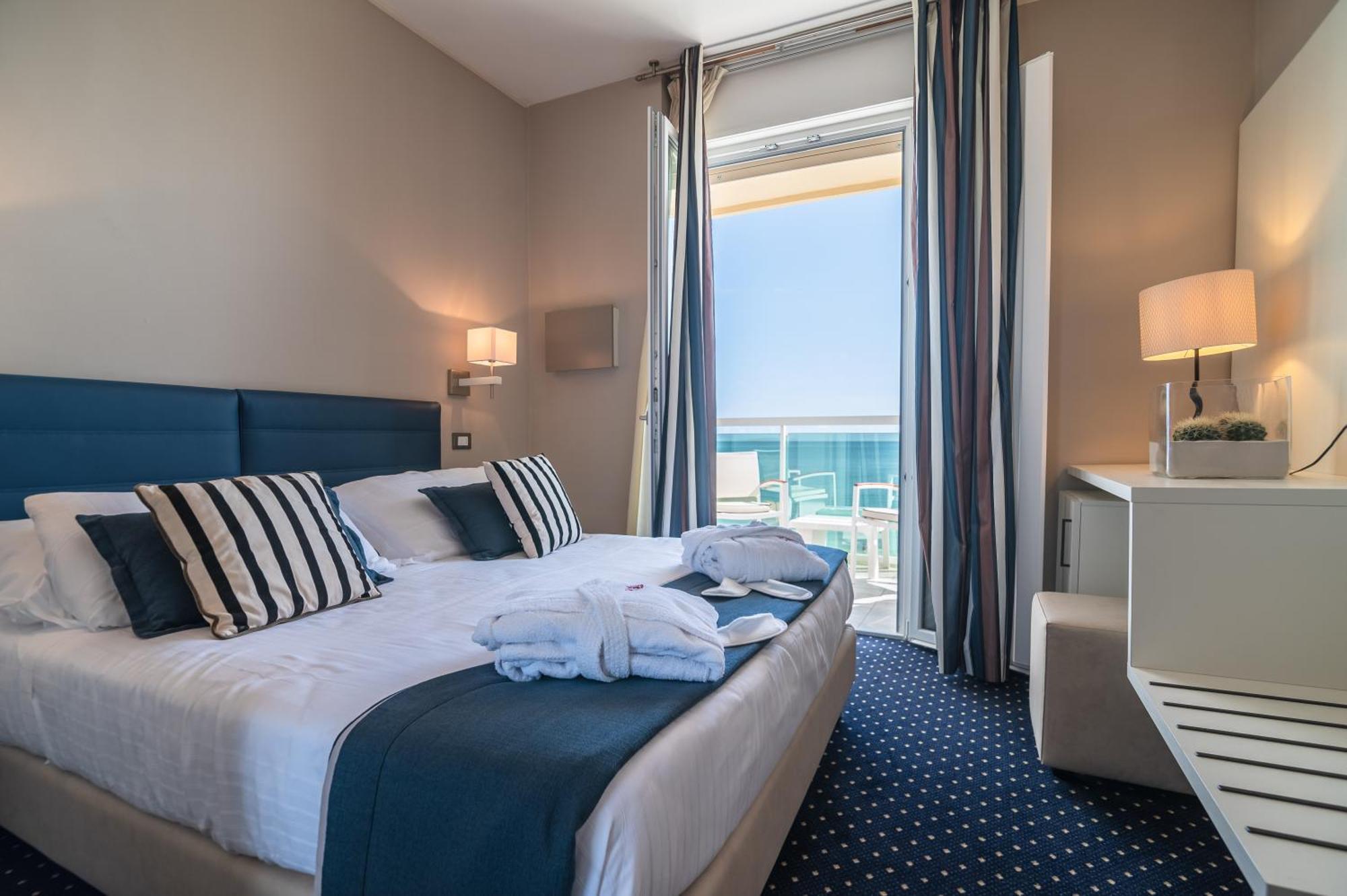 Hotel Anthony Lido di Jesolo Bagian luar foto