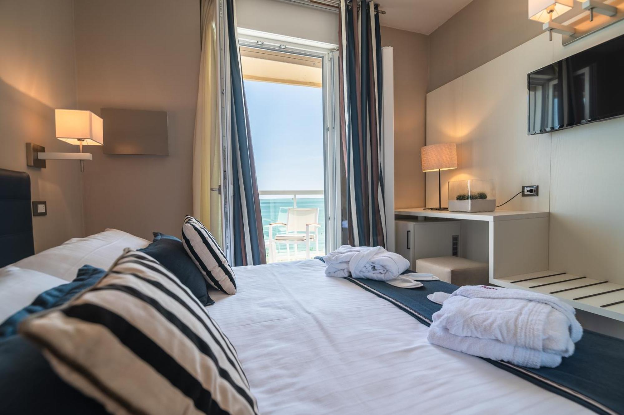 Hotel Anthony Lido di Jesolo Bagian luar foto
