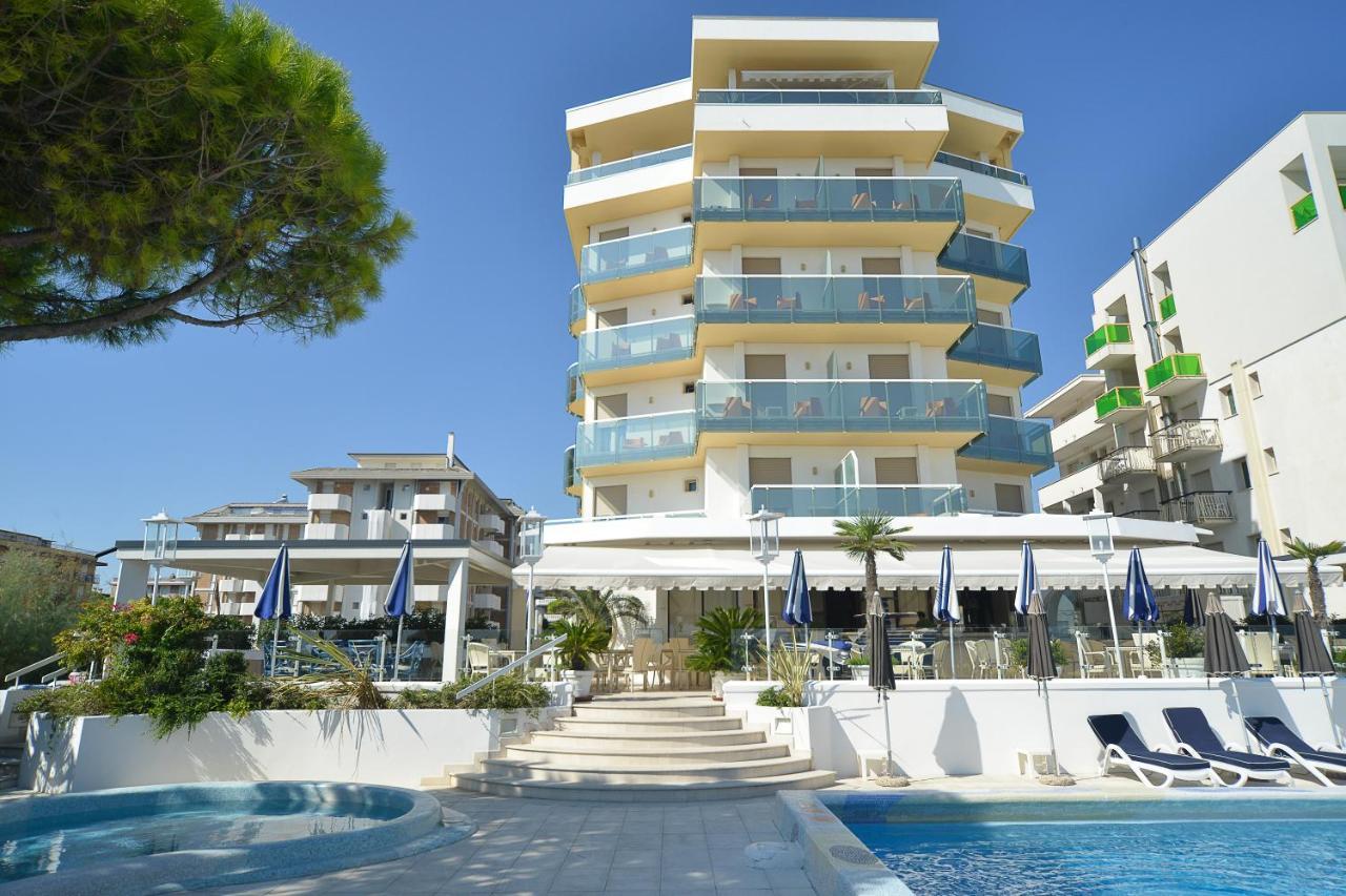 Hotel Anthony Lido di Jesolo Bagian luar foto