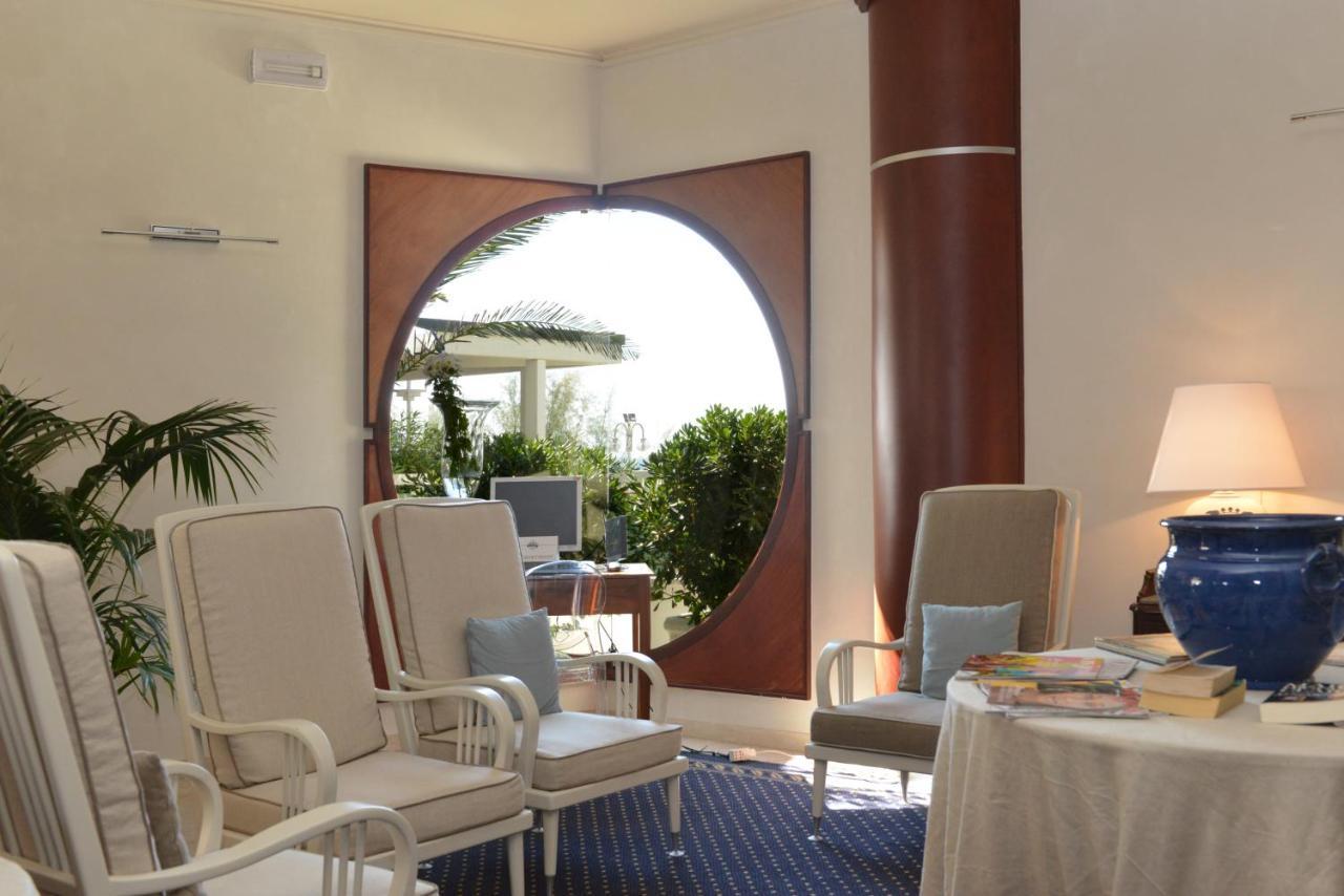 Hotel Anthony Lido di Jesolo Bagian luar foto