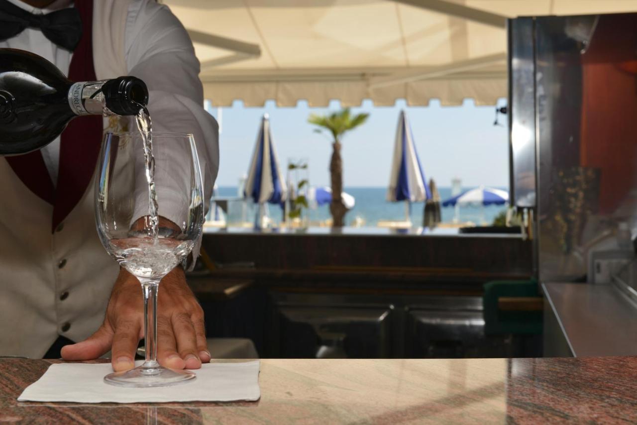 Hotel Anthony Lido di Jesolo Bagian luar foto