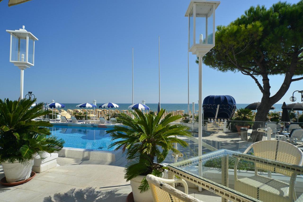 Hotel Anthony Lido di Jesolo Bagian luar foto